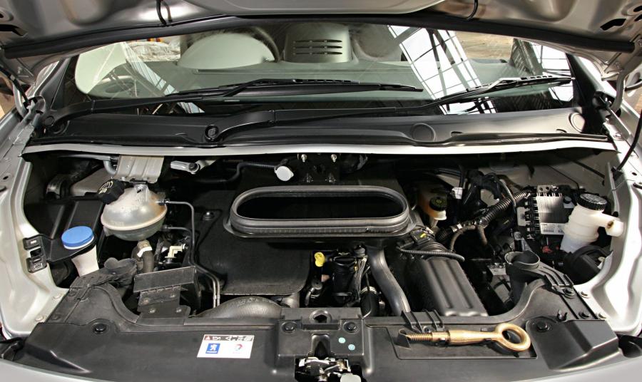  Peugeot Expert 2008 года  (фото 2 из 31)